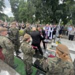 11.07.2021. Ćmielów. Pogrzeb Tomasza Wójcika „Tarzana” / Emilia Sitarska / Radio Kielce