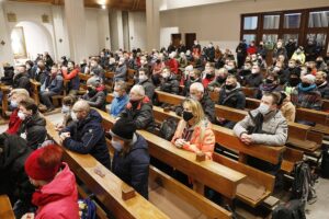 05.03.2021 Kielce. Nocna Droga Krzyżowa na Święty Krzyż. Msza w kościele Najświętszej Maryi Panny Matki Kościoła na Dąbrowie / Jarosław Kubalski / Radio Kielce