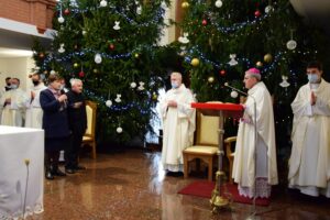 02.01.2022. Gorzyce. Diecezjalne spotkanie rodzin. Na zdjęciu (w środku): Krzysztof Nitkiewicz - biskup sandomierski / ks. Grzegorz Słodkowski