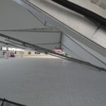 30.01.2021. Bałtów. Zawalona część dachu nad lodowiskiem / Anna Głąb / Radio Kielce