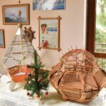 23.01.2022. Ruda Białaczowska. Klatki dla ptaków wykonane przez Waldemara Hajrycha / Magdalena Galas-Klusek / Radio Kielce