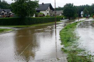 06.08.2021. Solec-Zdrój. Ulewne deszcze zalały ulice i pola / Marta Gajda / Radio Kielce