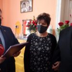 01.02.2021. Sobowice. 109 urodziny Leona Kalety. Na zdjęciu (od lewej): Andrzej  Dera, sekretarz stanu w Kancelarii Prezydenta RP, Beata Miernicka - wnuczka Leona Kalety, Leon Kaleta / Ewa Pociejowska-Gawęda / Radio Kielce