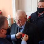 01.02.2021. Sobowice. 109 urodziny Leona Kalety. Na zdjęciu (od lewej): Andrzej  Dera, sekretarz stanu w Kancelarii Prezydenta RP, Leon Kaleta, Zbigniew Koniusz - wojewoda świętokrzyski ( pierwszy z prawej) / Ewa Pociejowska-Gawęda / Radio Kielce