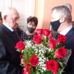 01.02.2021. Sobowice. 109 urodziny Leona Kalety. Na zdjęciu (od lewej): Leon Kaleta, Zbigniew Koniusz - wojewoda świętokrzyski / Ewa Pociejowska-Gawęda / Radio Kielce