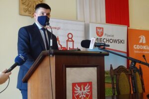 08.02.2021. Miechów. Podpisanie umowy z wykonawcą projektu i budowy odcinka drogi ekspresowej S7 prowadzącej od Krakowa do granicy z województwem świętokrzyskim. Na zdjęciu: Jacek Smółka - wicemarszałek województwa małopolskiego / Ewa Pociejowska-Gawęda / Radio Kielce