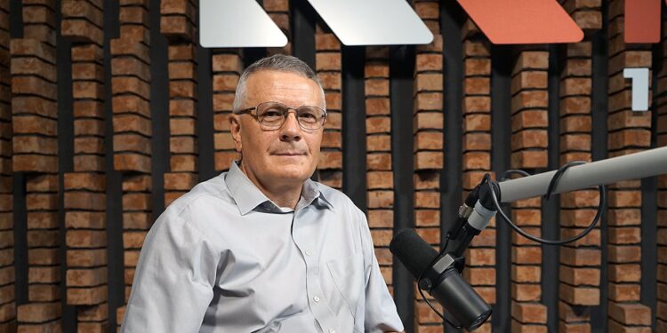 dr n. med. Wojciech Przybylski, lekarz ds. zakażeń szpitalnych, dyrektor Szpitala Specjalistycznego w Końskich / Robert Felczak / Radio Kielce