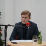 02.01.2022. Studio Polityczne Radia Kielce. Na zdjęciu: Łukasz Wasilewski - Konfederacja / Sebastian Kalwat / Radio Kielce
