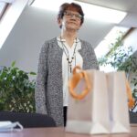 11.01.2022. Kielce. Uroczystość wręczenia Teresie Rak, wdowie po Stanisławie Raku, okolicznościowej monety wydanej przez NBP. Na zdjęciu: Teresa Rak - wdowa po Stanisławie Raku / Robert Felczak / Radio Kielce