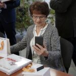 11.01.2022. Kielce. Uroczystość wręczenia Teresie Rak, wdowie po Stanisławie Raku, okolicznościowej monety wydanej przez NBP. Na zdjęciu: Teresa Rak - wdowa po Stanisławie Raku / Robert Felczak / Radio Kielce