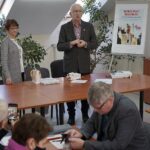 11.01.2022. Kielce. Uroczystość wręczenia Teresie Rak, wdowie po Stanisławie Raku, okolicznościowej monety wydanej przez NBP / Robert Felczak / Radio Kielce