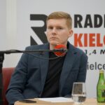 16.01.2022. Kielce. Studio Polityczne Radia Kielce. Na zdjęciu: Łukasz Wasilewski - Konfederacja / Piotr Kwaśniewski / Radio Kielce