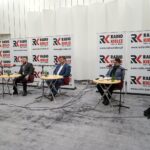 23.01.2022. Kielce. Studio Polityczne Radia Kielce. Na zdjęciu (od lewej): Andrzej Kryj - PiS, Piotr Burzawa - Konfederacja, Michał Skotnicki - PSL, Filip Strząbała - Nowa Lewica, Krzysztof Sławiński - PO / Kamil Król / Radio Kielce