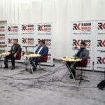 23.01.2022. Kielce. Studio Polityczne Radia Kielce. Na zdjęciu (od lewej): Andrzej Kryj - PiS, Piotr Burzawa - Konfederacja, Michał Skotnicki - PSL, Filip Strząbała - Nowa Lewica, Krzysztof Sławiński - PO / Kamil Król / Radio Kielce