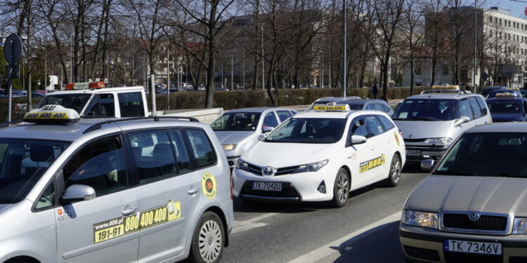 Protest taksówkarzy / Kamil Król / Radio Kielce