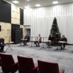 02.01.2022. Studio Polityczne Radia Kielce. Na zdjęciu (od lewej): Radosław Podsiadły - Radio Kielce, Tomasz Pleban - Prawo i Sprawiedliwość, Michał Piasecki - Platforma Obywatelska, Mateusz Kołodziejczyk - Polskie Stronnictwo Ludowe, Łukasz Wasilewski - Konfederacja, Jacek Skórski - Nowa Lewica / Sebastian Kalwat / Radio Kielce