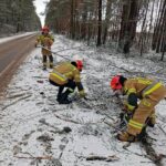 17.01.2022. Droga krajowa nr 42 w Stąporkowie w powiecie koneckim / PSP Końskie
