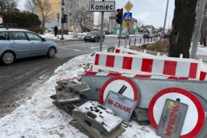 21.01.2022. Kielce. Ulica 1 Maja. Montaż Inteligentnego Systemu Transportowego / Wiktor Taszłow / Radio Kielce