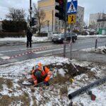 21.01.2022. Kielce. Ulica 1 Maja. Montaż Inteligentnego Systemu Transportowego / Wiktor Taszłow / Radio Kielce