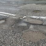 21.01.2022. Dziury w jezdni. Ulica Skrzetlewska / Wiktor Taszłow / Radio Kielce