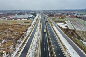 26.01.2022. Bilcza. Droga krajowa nr 73 / Jarosław Kubalski / Radio Kielce