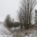 21.01.2022. Młodzawy. Figury przydrożne z 1735 roku / Jarosław Kubalski / Radio Kielce