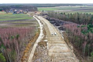 31.01.2022. Budowa linii kolejowej nr 582 Czarnca - Włoszczowa Północna / Jarosław Kubalski / Radio Kielce