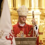 13.12.2021. Kielce. Bazylika katedralna. Msza święta w intencji ofiar stanu wojennego. Na zdjęciu: Jan Piotrowski - biskup kielecki / Jarosław Kubalski / Radio Kielce