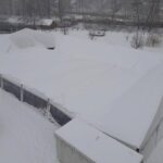 30.01.2021. Bałtów. Zawalona część dachu nad lodowiskiem / KP PSP Ostrowiec Świętokrzyski