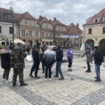 08.11.2021. Sandomierz. Plan filmowy serialu „Ojciec Mateusz” / Grażyna Szlęzak-Wójcik / Radio Kielce