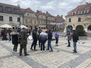 08.11.2021. Sandomierz. Plan filmowy serialu „Ojciec Mateusz” / Grażyna Szlęzak-Wójcik / Radio Kielce