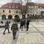 08.11.2021. Sandomierz. Plan filmowy serialu „Ojciec Mateusz” / Grażyna Szlęzak-Wójcik / Radio Kielce