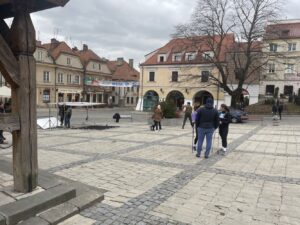 08.11.2021. Sandomierz. Plan filmowy serialu „Ojciec Mateusz” / Grażyna Szlęzak-Wójcik / Radio Kielce