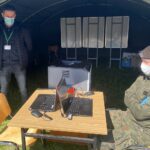 28.04.2021. Podzamcze. Otwarcie pierwszego w Polsce punktu szczepień drive thru / Iwona Murawska / Radio Kielce