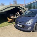 28.04.2021. Podzamcze. Otwarcie pierwszego w Polsce punktu szczepień drive thru / Iwona Murawska / Radio Kielce