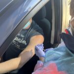 28.04.2021. Podzamcze. Otwarcie pierwszego w Polsce punktu szczepień drive thru / Iwona Murawska / Radio Kielce