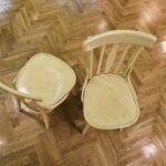 19.01.2022. Kielce. Dwa wyjątkowe krzesła trafiły do zbiorów Muzeum Historii Kielc / Jarosław Kubalski / Radio Kielce