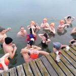 02.01.2022. Skalbmierz. Morsowanie członków Klubu Kazimierskie Morsy Endorfina / Marta Gajda-Kruk / Radio Kielce