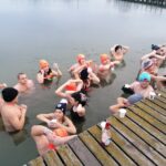 02.01.2022. Skalbmierz. Morsowanie członków Klubu Kazimierskie Morsy Endorfina / Marta Gajda-Kruk / Radio Kielce