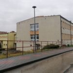 05.01.2022. Kazimierza Wielka. Obiekt po byłym Publicznym Gimnazjum Samorządowym im. Noblistów Polskich przy ul. Szkolnej / Marta Gajda-Kruk / Radio Kielce