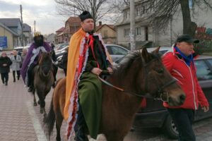 06.01.2022. Kazimierza Wielka. Święto Objawienia Pańskiego. Na zdjęciu: Jarosław Klimczyk, ks. Krzysztof Gibas / Marta Gajda-Kruk / Radio Kielce