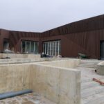 13.01.2022. Kazimierza Wielka. Budowa basenu siarczkowego / Marta Gajda-Kruk / Radio Kielce