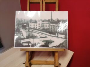 Kazimierza Wielka. Miejsko-Gminna i Powiatowa Biblioteka Publiczna. Wystawa związana z Rodem Łubieńskich i Cukrownią „Łubna”. / Marta Gajda-Kruk / Radio Kielce