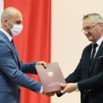 29.07.2021. Kielce. Konferencja wojewody z udziałem dyrektorów szpitali. Na zdjęciu (od lewej): Grzegorz Kaleta - dyrektor Szpitala Powiatowego w Starachowicach, Zbigniew Koniusz - wojewoda świętokrzyski / Wiktor Taszłow / Radio Kielce