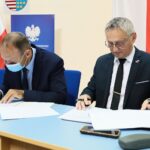 29.07.2021. Kielce. Konferencja wojewody z udziałem dyrektorów szpitali. Na zdjęciu (od lewej): Grzegorz Lasak - dyrektor szpitala w Busku-Zdroju, Zbigniew Koniusz - wojewoda świętokrzyski / Wiktor Taszłow / Radio Kielce