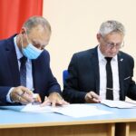 29.07.2021. Kielce. Konferencja wojewody z udziałem dyrektorów szpitali. Na zdjęciu (od lewej): Grzegorz Lasak - dyrektor szpitala w Busku-Zdroju, Zbigniew Koniusz - wojewoda świętokrzyski / Wiktor Taszłow / Radio Kielce