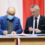 29.07.2021. Kielce. Konferencja wojewody z udziałem dyrektorów szpitali. Na zdjęciu (od lewej): Bartosz Stemplewski - dyrektor Wojewódzkiego Szpitala Zespolonego w Kielcach, Zbigniew Koniusz - wojewoda świętokrzyski / Wiktor Taszłow / Radio Kielce