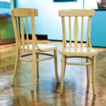 19.01.2022. Kielce. Dwa wyjątkowe krzesła trafiły do zbiorów Muzeum Historii Kielc / Jarosław Kubalski / Radio Kielce