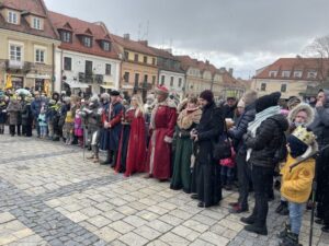 06.01.2022. Sandomierz. Orszak Trzech Króli / Grażyna Szlęzak-Wójcik / Radio Kielce