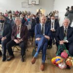 11.01.2022. Gierlachów w gminie Dwikozy. Oddanie do użytku sali gimnastycznej. Na zdjęciu (od lewej): poseł Marek Kwitek, Andrzej Bętkowski  - marszałek województwa świętokrzyskiego, Grzegorz Socha wiceprezes Wojewódzkiego Funduszu Ochrony Środowiska, Marek Jońca - członek zarządu województwa / Grażyna Szlęzak-Wójcik / Radio Kielce